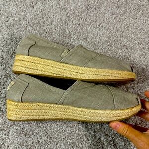 BOBS by Skechers Women’s Wedge Shoes – Taupe Canvas, Size 8